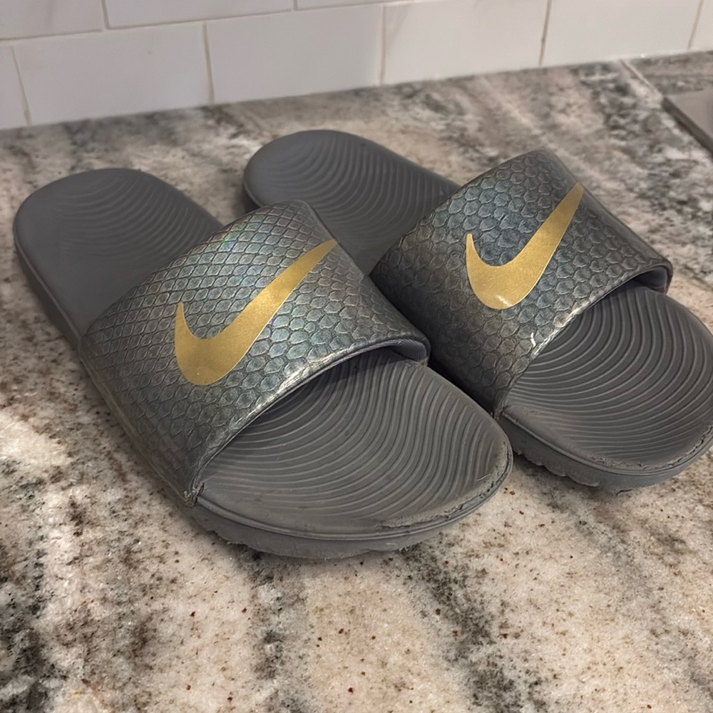 Boys Nike slides size 5